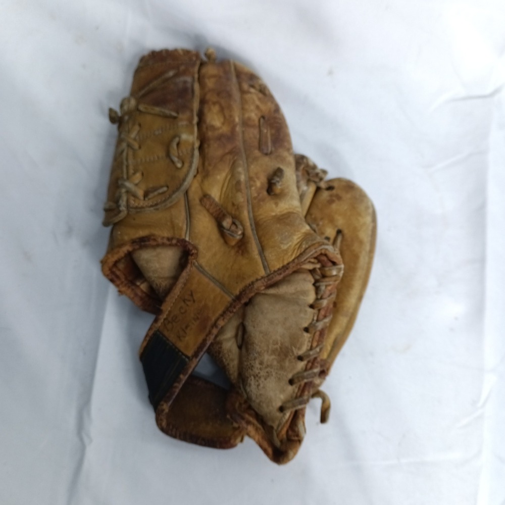 Vintage Regent LL-85 Baseball Glove Leather Right Hand Throw Professional C4